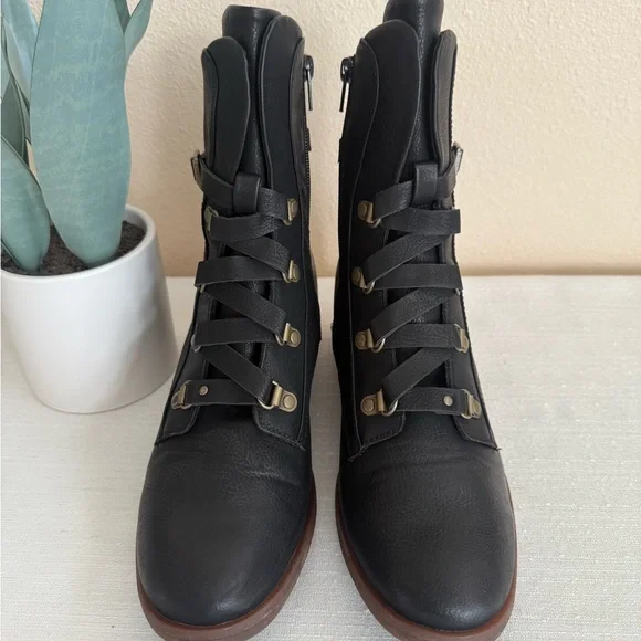 KORKS Reese Black Leather Buckle Lace Up Strap Heeled Ankle Boots - Picture 3 of 15